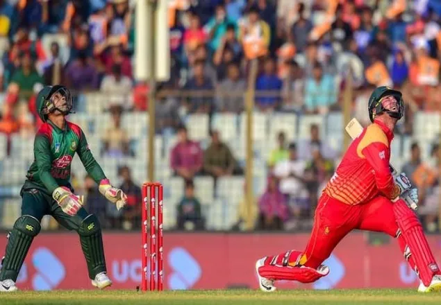 ৩২২ রানের পাহাড়ে উঠতে শুরুতেই জিম্বাবুয়ের নেই ৩ উইকেট