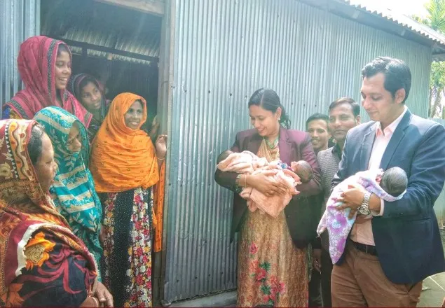 হাতীবান্ধায় একসাথে ৩ সন্তান প্রসব, দেখতে গেলেন ইউএনও