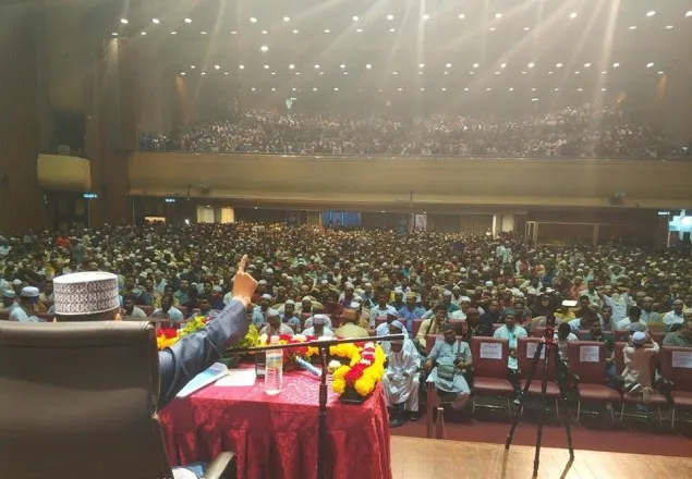 মালয়েশিয়ায় আজহারীর মাহফিলে প্রবাসীদের ঢল, সামাল দিতে পুলিশ-স্বেচ্ছাসেবীরাও হিমশিম