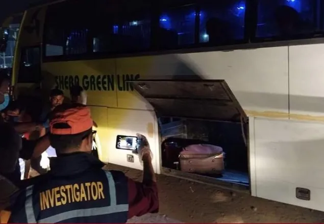 আশুলিয়ায় যাত্রীবাহী বাসে স্যুটকেসবন্দি অজ্ঞাত তরুণীর লাশ
