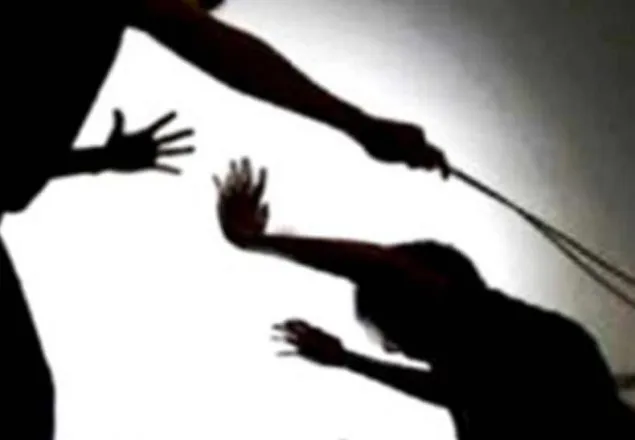করোনাভাইরাস আতঙ্কে অনুপস্থিত ১৫ ছাত্রীকে পেটালেন শিক্ষক!