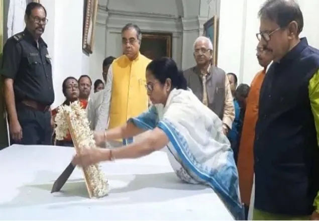 বিধানসভায় শ্রদ্ধাভরে জন্মশতবার্ষিকী উদযাপন