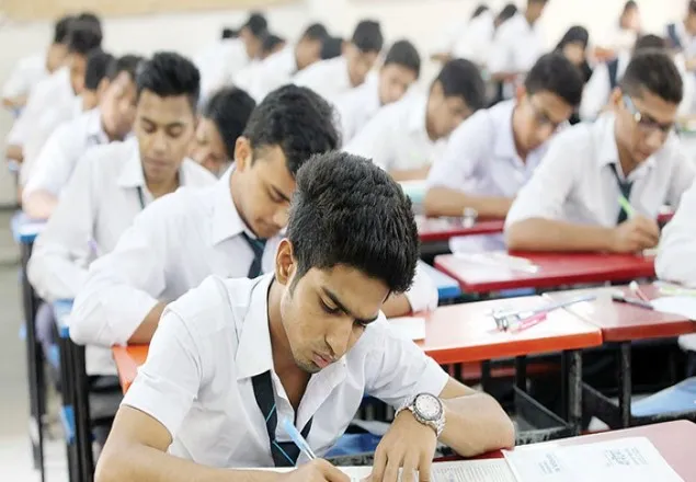 করোনা আতঙ্কে পেছাতে পারে এইচএসসি