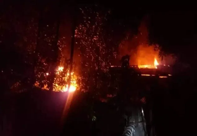 চট্টগ্রামে ইউপি চেয়ারম্যান গুলিবিদ্ধ, প্রতিপক্ষের ঘরবাড়িতে আগুন