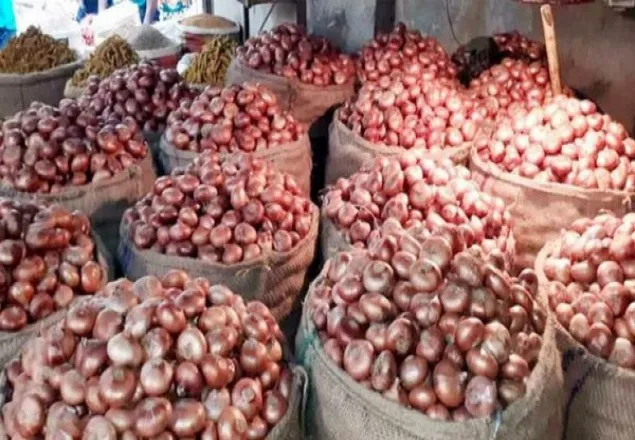 যাত্রাবাড়ীতে ১৪ পেঁয়াজ ব্যবাসয়ীকে ২২ লাখ টাকা জরিমানা