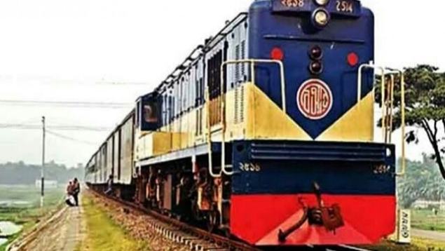 লোকাল ও মেইল ট্রেন চলাচল বন্ধ ঘোষণা