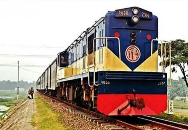 লোকাল ও মেইল ট্রেন চলাচল বন্ধ ঘোষণা