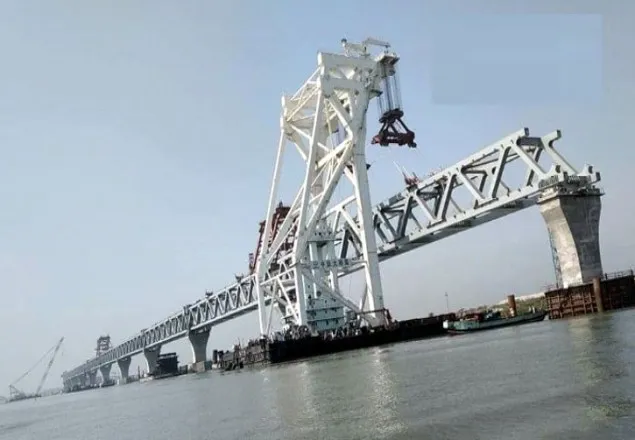  পদ্মা সেতুতে বসলো ২৭তম স্প্যান