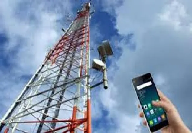 করোনায় ঢাকা ছেড়েছে কোটি মোবাইল গ্রাহক
