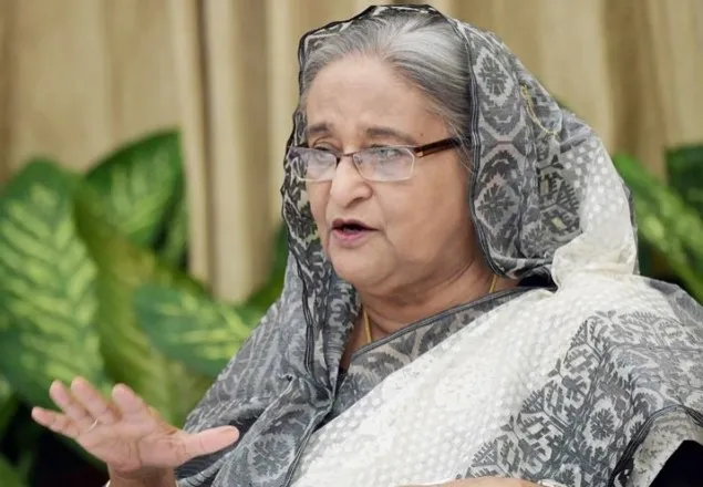 প্রধানমন্ত্রী সংবাদ সম্মেলনে বক্তব‌্য রাখ‌ছেন 