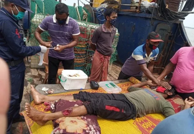 মিয়ানমার নৌবাহিনীর গুলিতে ৬ বাংলাদেশি গুলিবিদ্ধ