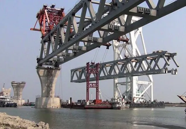 ২৮তম স্প্যান বসে পদ্মাসেতুর ৪ হাজার ২০০ মিটার দৃশ্যমান