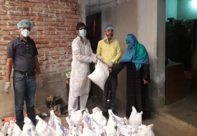 জবি রাষ্ট্রবিজ্ঞান সংঘের উদ্যোগে খাদ্য সামগ্রী বিতরণ  