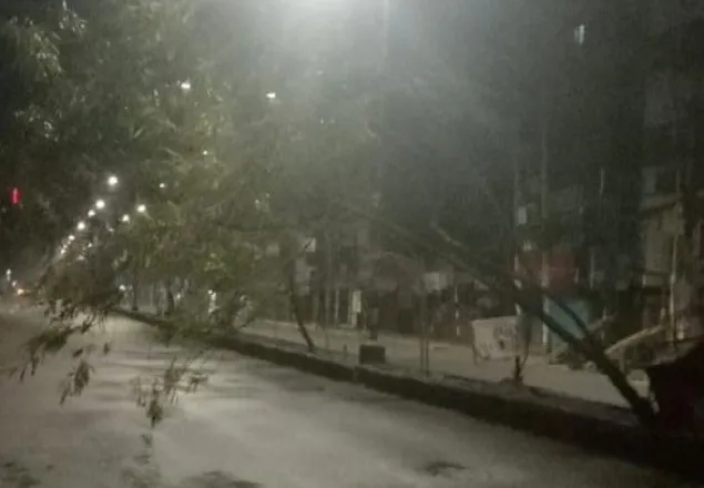 দেশের বিভিন্ন অঞ্চলে কালবৈশাখী ঝড় 