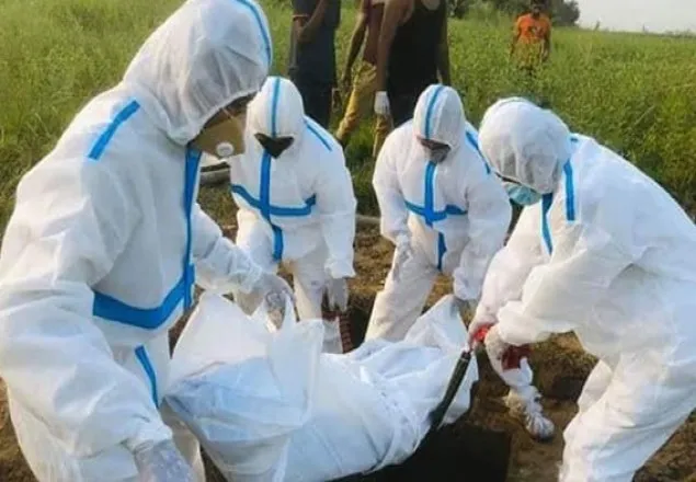  করোনা উপসর্গ নিয়ে মৃতের লাশ দাফনে বাধা, ধাওয়া-পাল্টা ধাওয়া