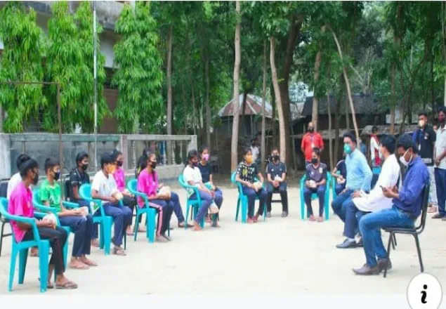 মাাগুরায় জাতীয় দলের নারী ফুটবলারদের মাঝে সহায়তা প্রদান