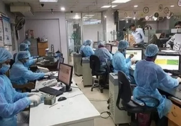 ব্যাংকাররা করোনায় আক্রান্ত হলেই পাবেন ৫ লাখ টাকা 