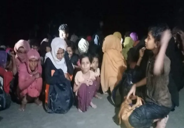 সাগরে ২ মাস ভেসে ছিল ৪ শতাধিক রোহিঙ্গা, ট্রলারেই ২৮ জনের মৃত্যু