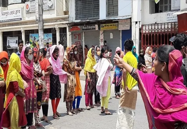 বেতনের দাবিতে মিরপুরে গার্মেন্ট শ্রমিকদের বিক্ষোভ 