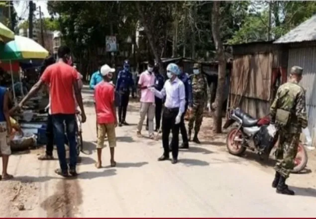 মাগুরায় সামাজিক দূরত্ব নিশ্চিত ও দ্রব্যমূল্য নিয়ন্ত্রণে ভ্রাম্যমান আদালতের অভিযান 