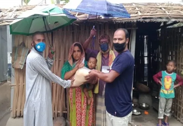 সবুজ আন্দোলন'র পক্ষ থেকে মাগুরা'র শ্রীপুরে অর্ধশতাধিক পরিবারকে খাদ্য সহায়তা প্রদান