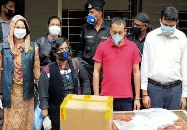   রাজারবাগে অভিযানে করোনা শনাক্তের ৩০০ পিস কিট উদ্ধার