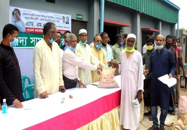 ঝিনাইদহে ঘরবন্দী ৫ হাজার মানুষের মাঝে বিএনপির ত্রান বিতরণ