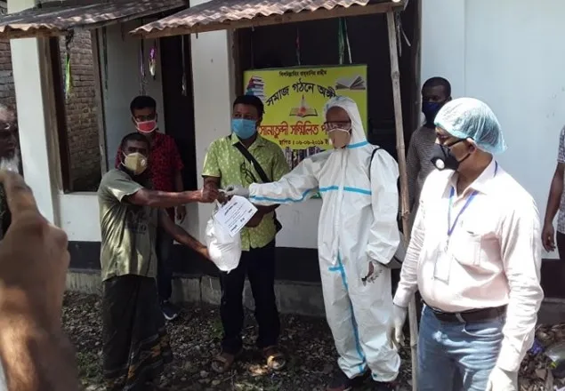 মাগুরায় হতদরিদ্র রোজাদারদের পাশে এগিয়ে এলেন পাঠাগারের সদস্যরা