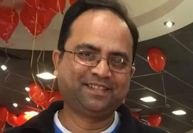 ব্রিটিশ স্বাস্থ্যমন্ত্রীকে ক্ষমা চাইতে বললেন বাংলাদেশি ডাক্তারের ছেলে