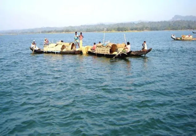 মধ্যরাত থেকে কাপ্তাই হ্রদে মাছ শিকার বন্ধ 