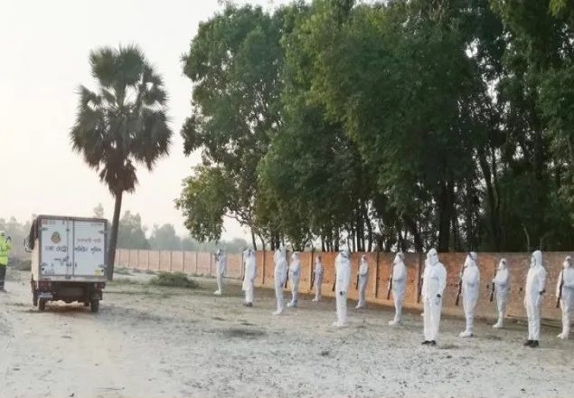 করোনায় মৃত পুলিশ সদস্যকে রাষ্ট্রীয় মর্যাদায় দাফন