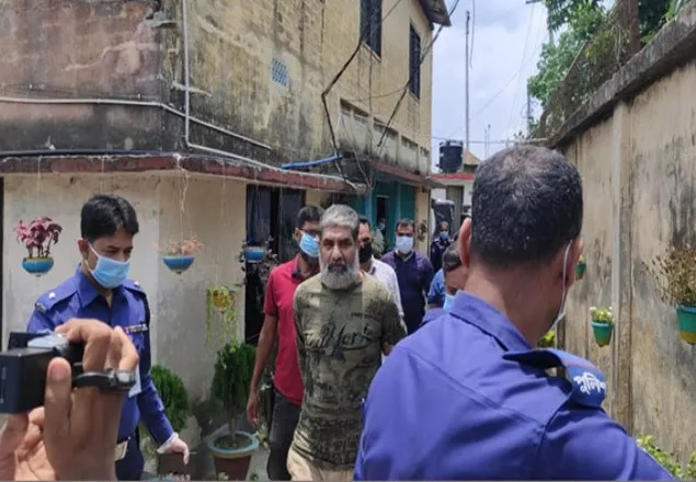 সাংবাদিক কাজলের বিরুদ্ধে বিজিবির মামলা, হাতকড়া পরিয়ে যশোর নেয়া হলো