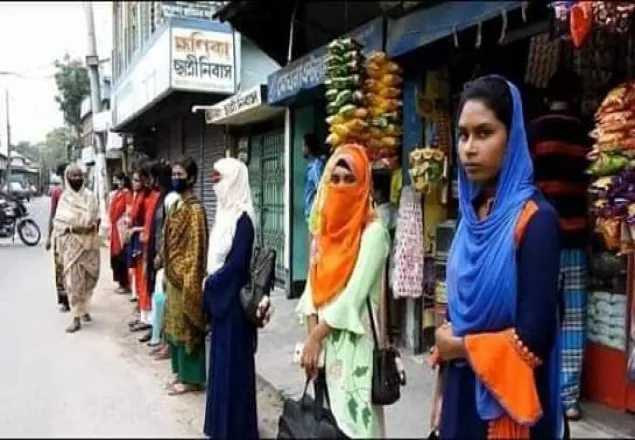 মাগুরায় মেস মালিকের বিরুদ্ধে মানববন্ধন শিক্ষার্থীদের