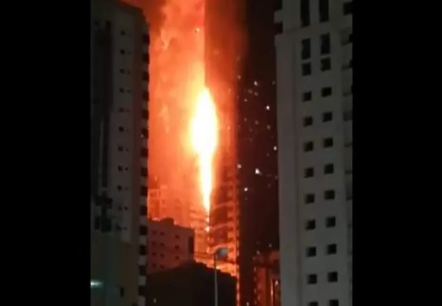 আমিরাতে আকাশচুম্বী ভবনে ভয়াবহ অগ্নিকাণ্ড
