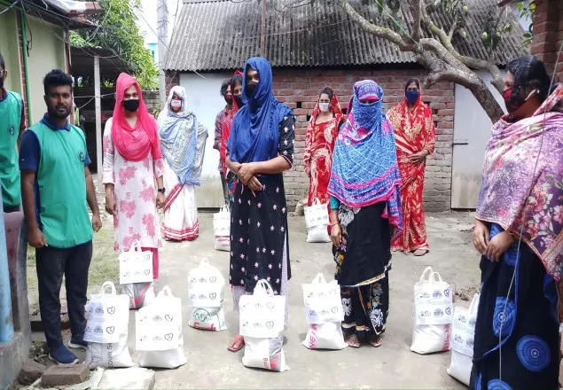 মাগুরায় হিজরা সম্প্রদায়কে খাদ্য সহায়তা দিলেন সামাজিক সংগঠন হোপ অফ মহম্মদপুর