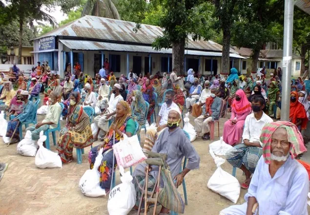 মাগুরার শ্রীপুরে ৫১৬ টি পরিবারকে প্রধানমন্ত্রীর উপহার ত্রানসামগ্রী পৌঁছে দিলেন এমপি সাইফুজ্জামান শিখর