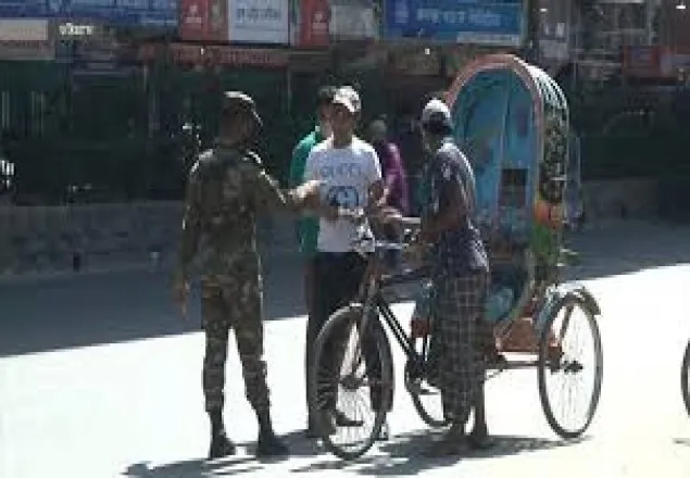 করোনা: কেউ মানছে না সামাজিক দূরত্ব