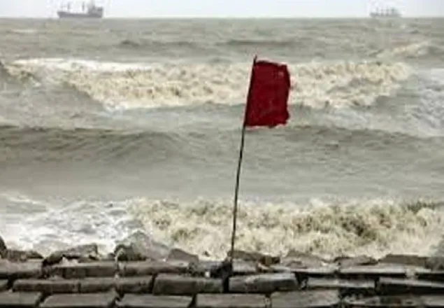 সাগরে নিম্নচাপ : সমুদ্রবন্দরগুলোকে সতর্ক সংকেত