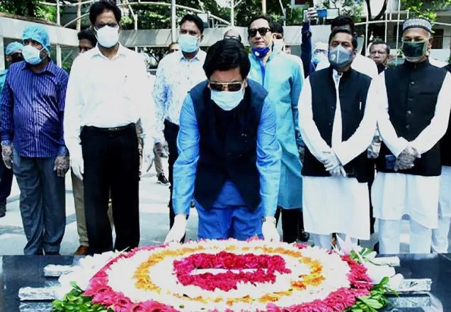 বঙ্গবন্ধুর প্রতিকৃতিতে মেয়র তাপসের শ্রদ্ধা
