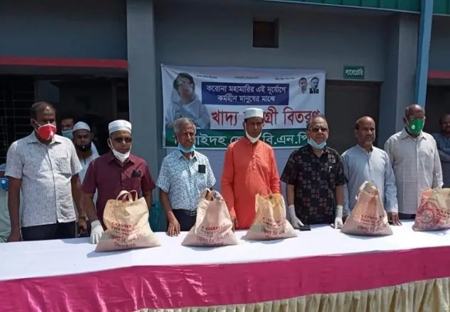 ঝিনাইদহে বিএনপির উদ্যোগে ৩০০ শত পরিবারের মাঝে খাদ্য সামগ্রী বিতরণ