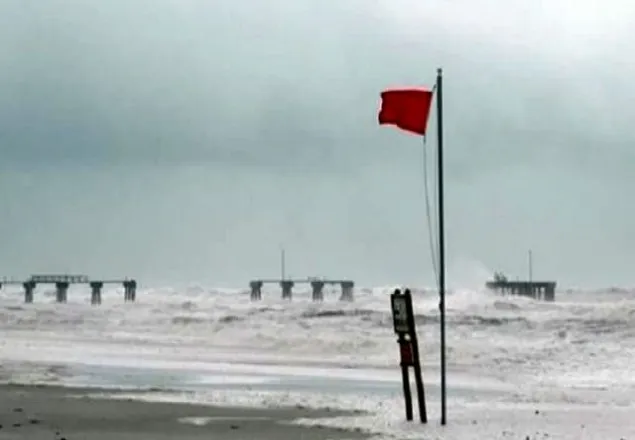 উপকূলীয় এলাকায় ৭ নম্বর বিপদ সংকেত