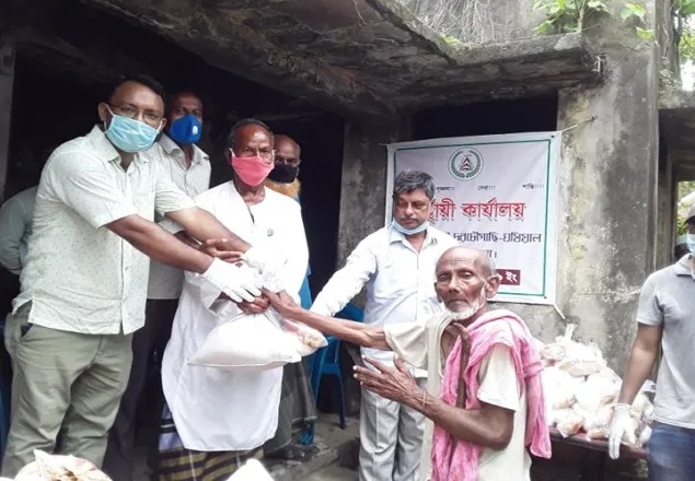 মাগুরায় ক্লাব গড়াই প্রায় আড়াইশো হতদরিদ্র পরিবারের মাঝে ত্রান ও ঈদসামগ্রী পৌঁছে দিলো