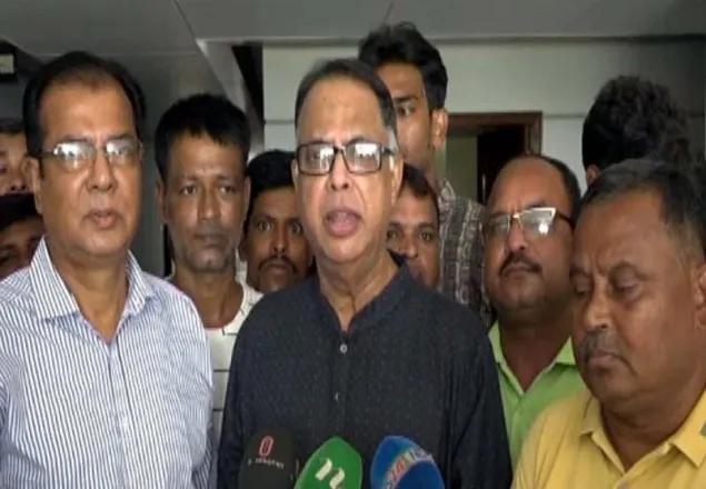 ‘একজন ডাক্তার ১০ দিনেও করোনা রিপোর্ট পাননি, সাধারণ মানুষদের কী অবস্থা?’