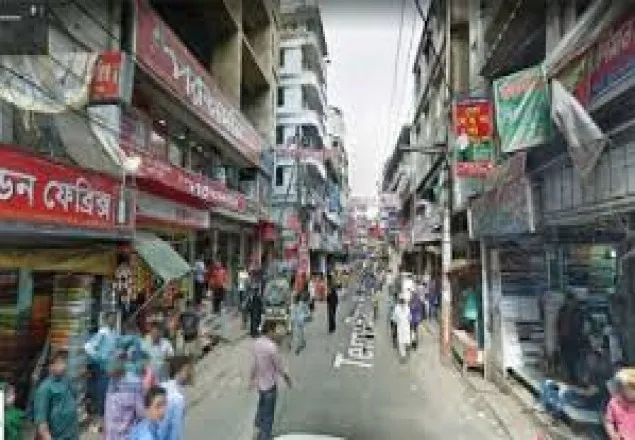 চট্টগ্রামে মার্কেটে ক্রেতার ভিড়, স্বাস্থ্যবিধি মানছে না