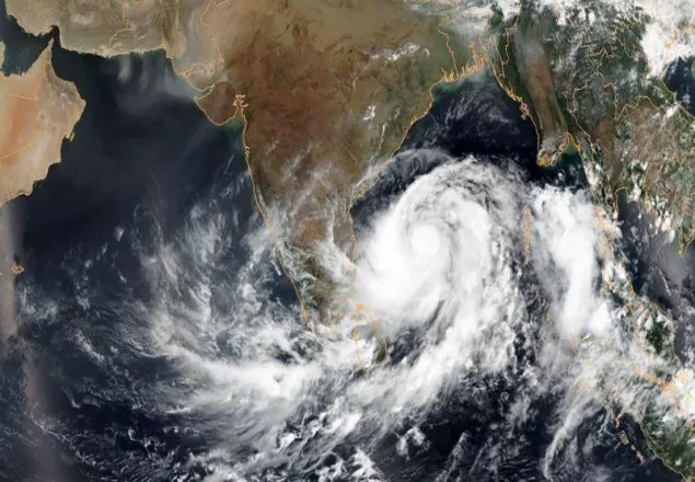 সমুদ্র উত্তাল, উপকূলে ১০ নম্বর মহাবিপদ সংকেত