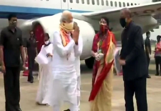 বিধ্বস্ত পশ্চিমবঙ্গ পরিদর্শনে নরেন্দ্র মোদি 