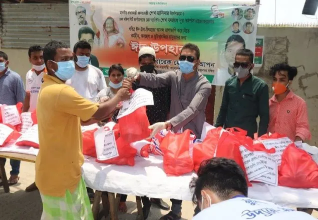 দক্ষিণ বনশ্রী এলাকায় ঢাকা মহানগর ছাত্রলীগের ঈদ সামগ্রী বিতরণ