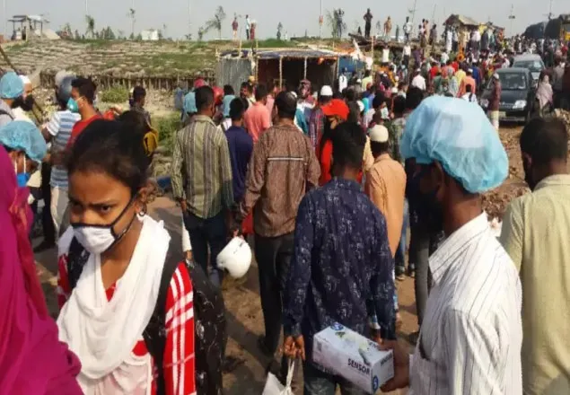 ঈদের পরের দিনও বাড়ি ফিরছে মানুষ 