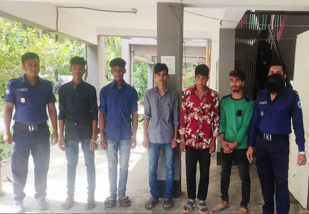 সুবর্ণচরে মোবাইল ছিনতাইচক্রের পাঁচ সদস্য আটক 