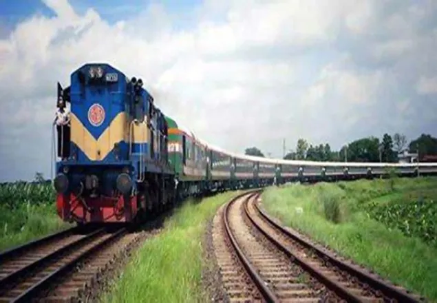 যাত্রী নিয়ে ঢাকায় ঢুকল সুবর্ণা